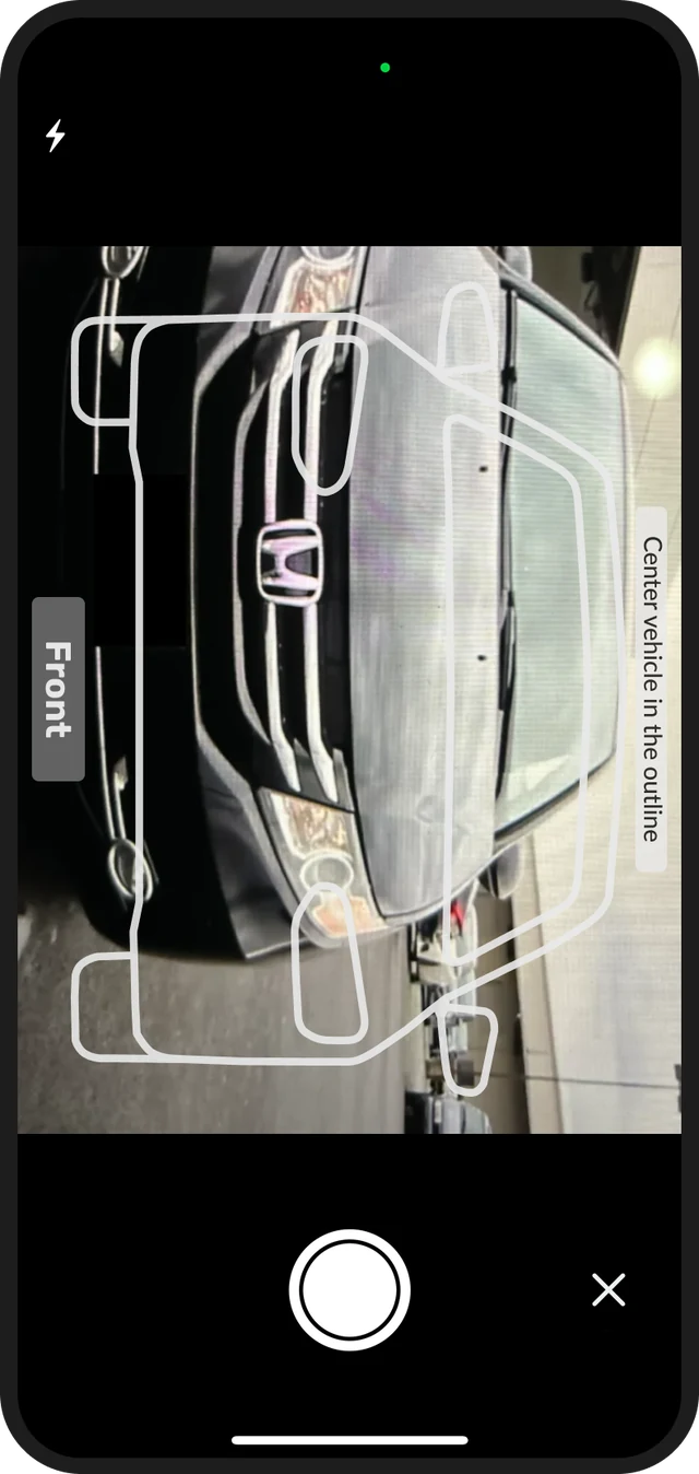 Camera screen with a car outline for the front view and the hint: center vehicle in the outline